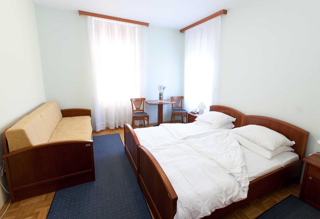 Garni Hotel Vila Ana Rogaška Slatina Zimmer foto
